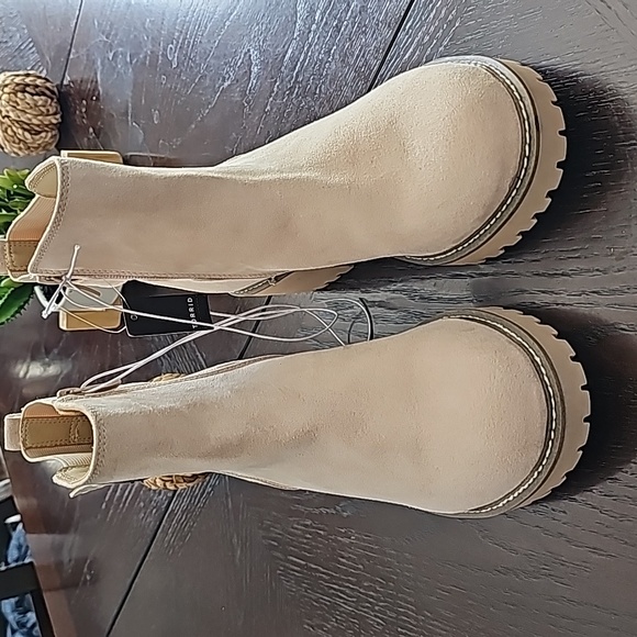NWT Torrid Chelsea Side Buckle Bootie size 9 WW - Picture 4 of 7